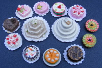 dolls-house-miniature-cakes