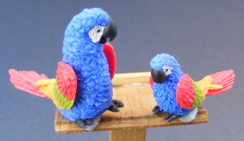 adult-and-baby-dolls-house-miniature-parrot-p3