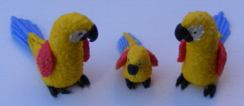 baby-and-parents-dolls-house-miniature-parrot-p10