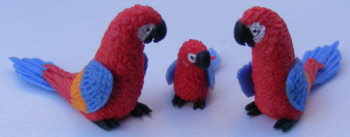 baby-and-parents-dolls-house-miniature-parrot-p12