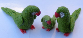 baby-and-parents-dolls-house-miniature-parrot-p2