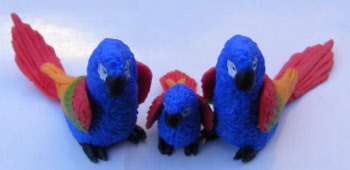 baby-and-parents-dolls-house-miniature-parrot-p3