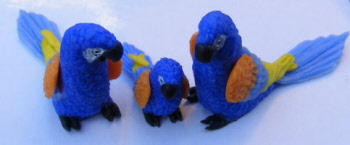 baby-and-parents-dolls-house-miniature-parrot-p7