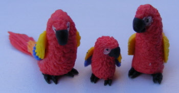 baby-and-parents-dolls-house-miniature-parrot-p9