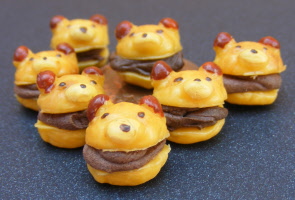 dolls-house-miniature 1 bear buns large chocolate