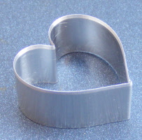 dolls-house-miniature 1 cake cutter heart