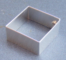 dolls-house-miniature 1 cake cutter square