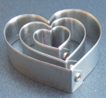 dolls-house-miniature 3 cake cutters heart
