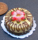 dolls-house-miniature cake nc30