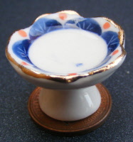 dolls-house-miniature cake stand sab