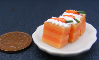 dolls-house-miniature cakes pl50