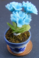 dolls-house-miniature flowers geranium p light blue
