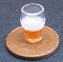 dolls-house-miniature glass gla18 half beer
