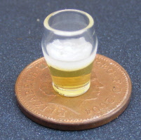 dolls-house-miniature glass gla18 half lager
