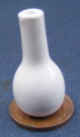 dolls-house-miniature white vase lb9