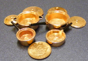 dolls-house-miniature-1-4-piece-copper-saucepans