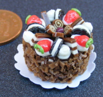 dolls-house-miniature-1-a-1-a-cake-nc77