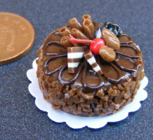 dolls-house-miniature-1-a-1-a-cake-nc78