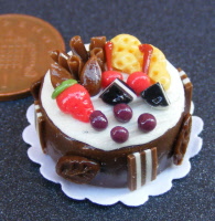 dolls-house-miniature-1-a-1-a-cake-nc81
