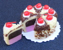 dolls-house-miniature-1-a-1-a-cake-sliced-sc6