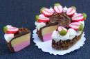 dolls-house-miniature-1-a-1-a-cake-sliced-sc7