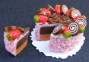 dolls-house-miniature-1-a-1-a-cake-sliced-sc8