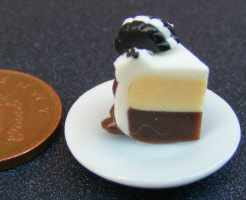 dolls-house-miniature-1-a-1-a-ceramic-plate-cake-slice-sc12