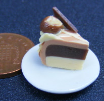 dolls-house-miniature-1-a-1-a-ceramic-plate-cake-slice-sc14