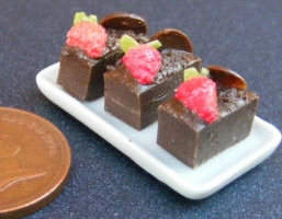 dolls-house-miniature-1-a-1-a-ceramic-plate-chocolate-strawberry-slices