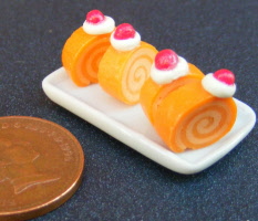 dolls-house-miniature-1-a-1-a-ceramic-plate-orange-log-roll