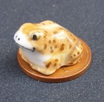 dolls-house-miniature-1-a-1-aa-ceramic-frog-d