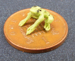 dolls-house-miniature-1-a-1-aa-ceramic-frog-f