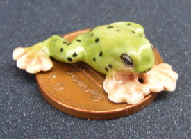 dolls-house-miniature-1-a-1-aa-ceramic-owl-closed-frog-b
