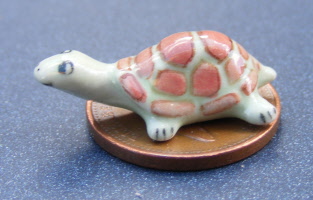 dolls-house-miniature-1-a-1-aa-ceramic-tortoise-g&b