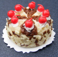 dolls-house-miniature-1-a-1-cake-n22