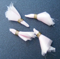 dolls-house-miniature-1-a-1-serviettes