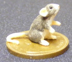 dolls-house-miniature-1-a-mouse-e