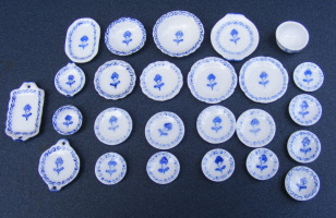 dolls-house-miniature-1-aaa-accessories-ceramic-blue-rose-set