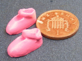 dolls-house-miniature-1-aaa-accessories-shoes-children-b