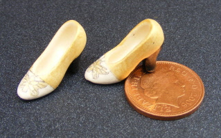 dolls-house-miniature-1-aaa-accessories-shoes-sa1