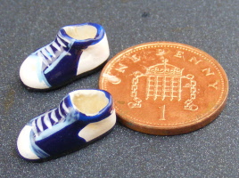 dolls-house-miniature-1-aaa-accessories-trainers-blue