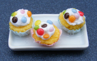dolls-house-miniature-1-aaa-cakes-pl19