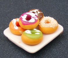 dolls-house-miniature-1-aaa-cakes-pl27
