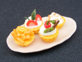 dolls-house-miniature-1-aaa-cakes-pl31