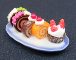 dolls-house-miniature-1-aaa-cakes-pl34