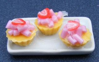 dolls-house-miniature-1-aaa-cakes-pl4