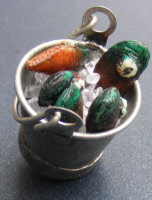 dolls-house-miniature-1-aaa-fish-mussels-in-a--bucket