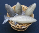 dolls-house-miniature-1-aaa-fish-tuna-basket