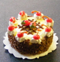 dolls-house-miniature-1-cake-nc12
