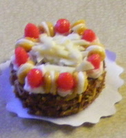 dolls-house-miniature-1-cake-nc32